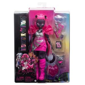 NIB - Monster High Catty Noir Fashion Doll w/ Pet Cat Amulette